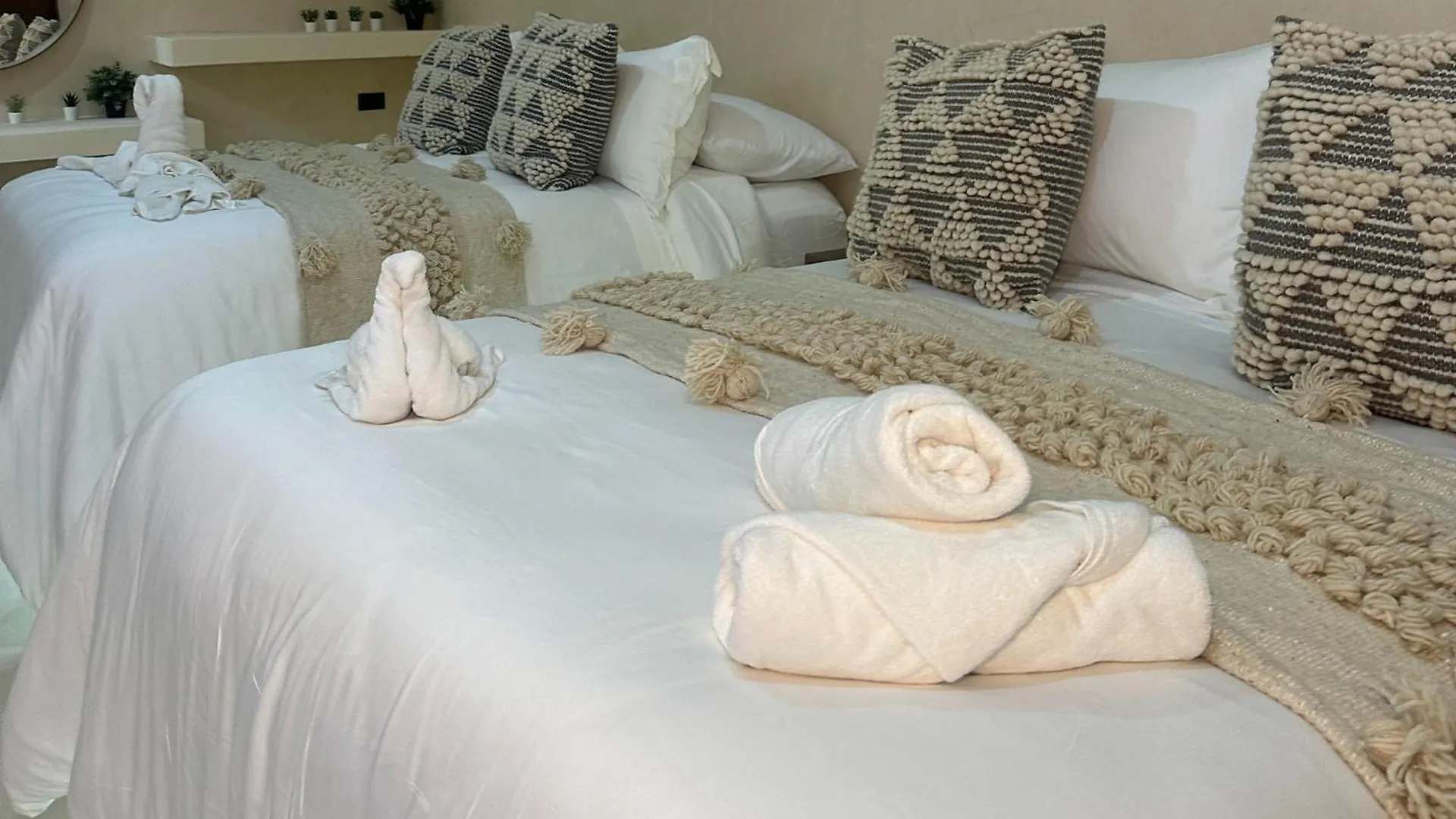 Holbox Midtown Suites Mexico